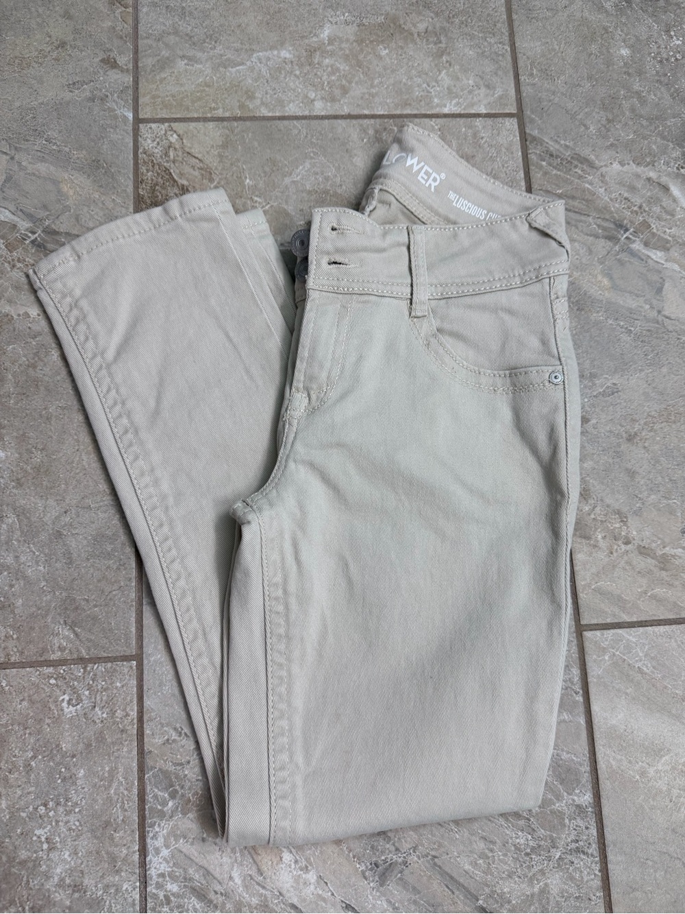 Wallflower Luscious Curvy Straight Leg Mid Rise Jeans in Light Beige Cream